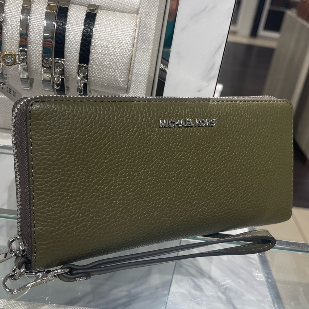MICHAEL KORS Lg Pebbled Leather Continental Wallet Wristlet Phone Holder 
Olive - Picture 14 of 16